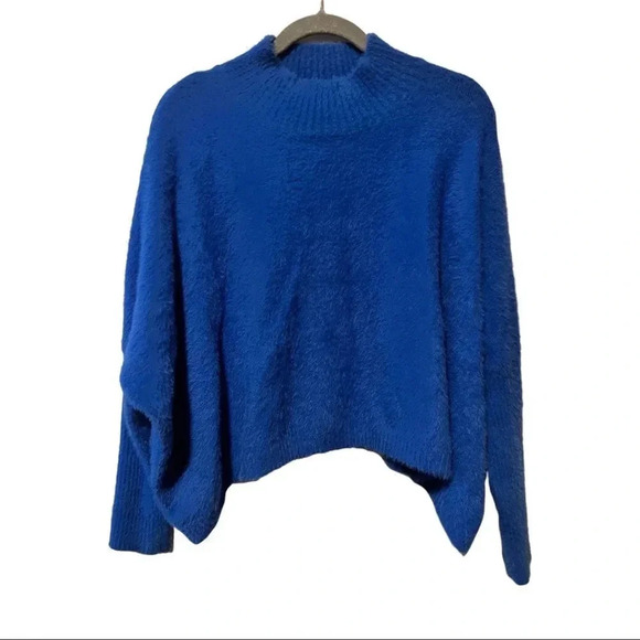 P• Luca Milano Eyelash Mock Neck Cropped Sweater - Picture 3 of 9